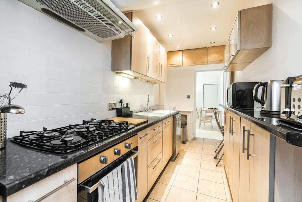 Spacious Beautiful Just-renovated Flat With Patio - Chelsea Appartement Londres